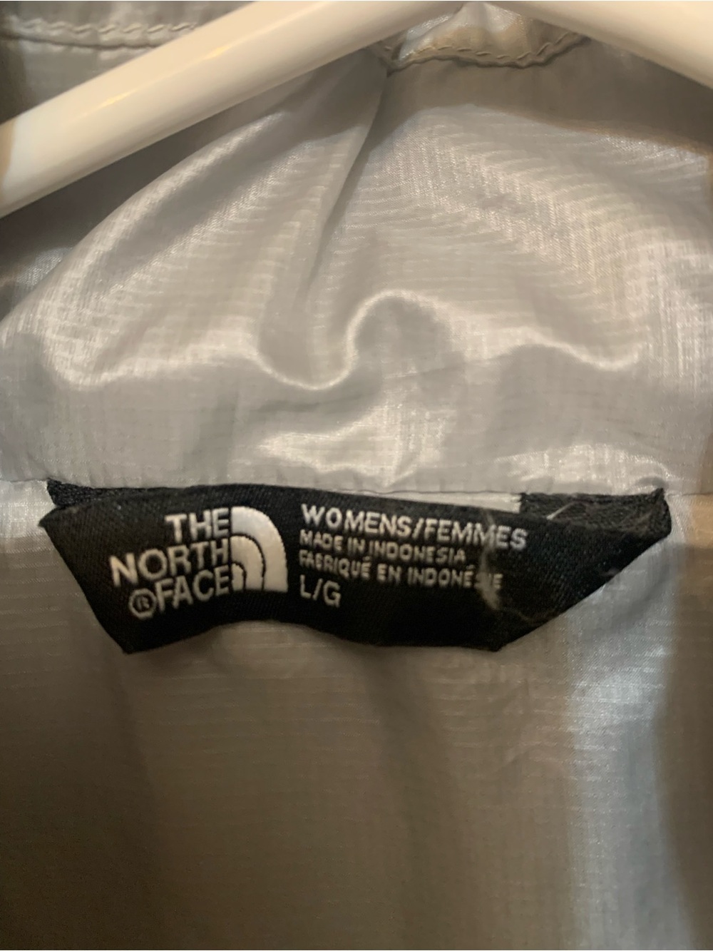 The North Face Women’s Large Lightweight Quilted Silver Puffer Jacket - Picture 8 of 10